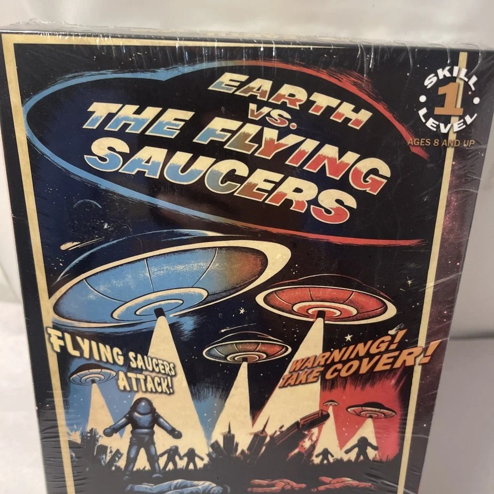 Atlantis Earth vs The Flying Saucers Attack Saucer Model Kit LED AMC-1005 NEW